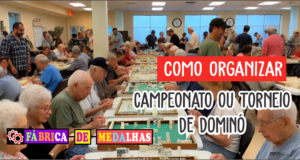 Como Organizar um Torneio de Dominó: Guia Completo para um Evento de Sucesso Participantes de diferentes idades jogando em um Torneio de Dominó em um centro comunitário com troféus ao fundo