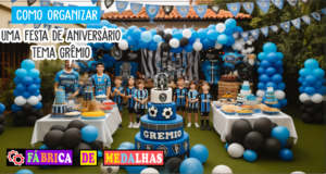 Como Organizar uma Festa de Aniversário Tema Grêmio: Dicas Criativas e Passo a Passo "Festa de aniversário temática do Grêmio com balões azul, preto e branco, bolo decorado com escudo do clube, convidados com camisas do time e mesa com medalhas personalizadas em um quintal festivo."
